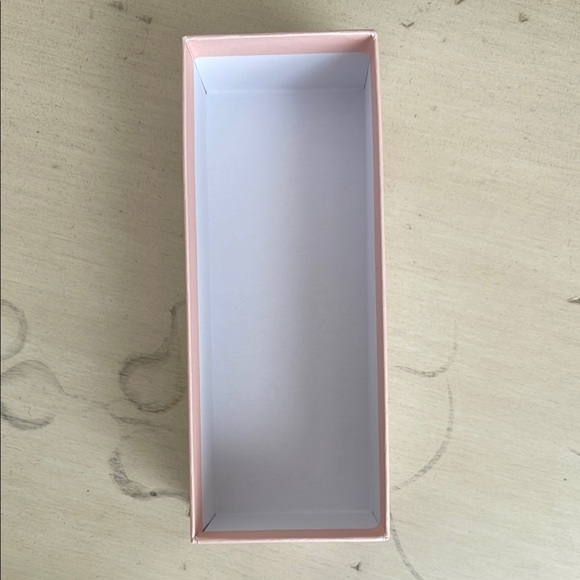 LADURÉE Elegant Pink and Silver Box with Ribbon - Picture 10 of 11